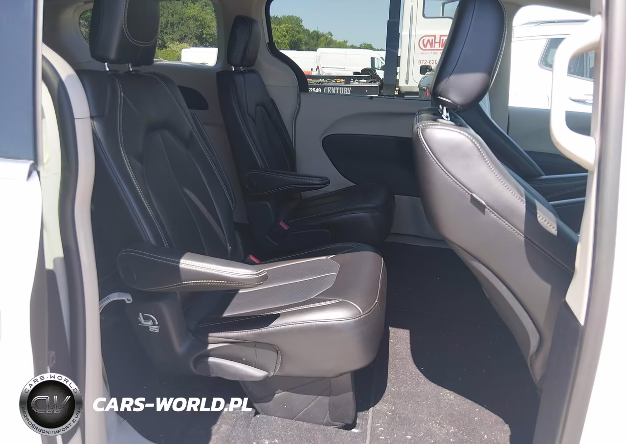 2023 Chrysler Pacifica Touring L VIN:2C4RC1BG2PR607130 - 8