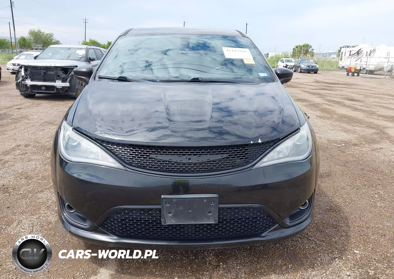 2019 Chrysler Pacifica Touring Plus VIN:2C4RC1FG2KR593457 - 12