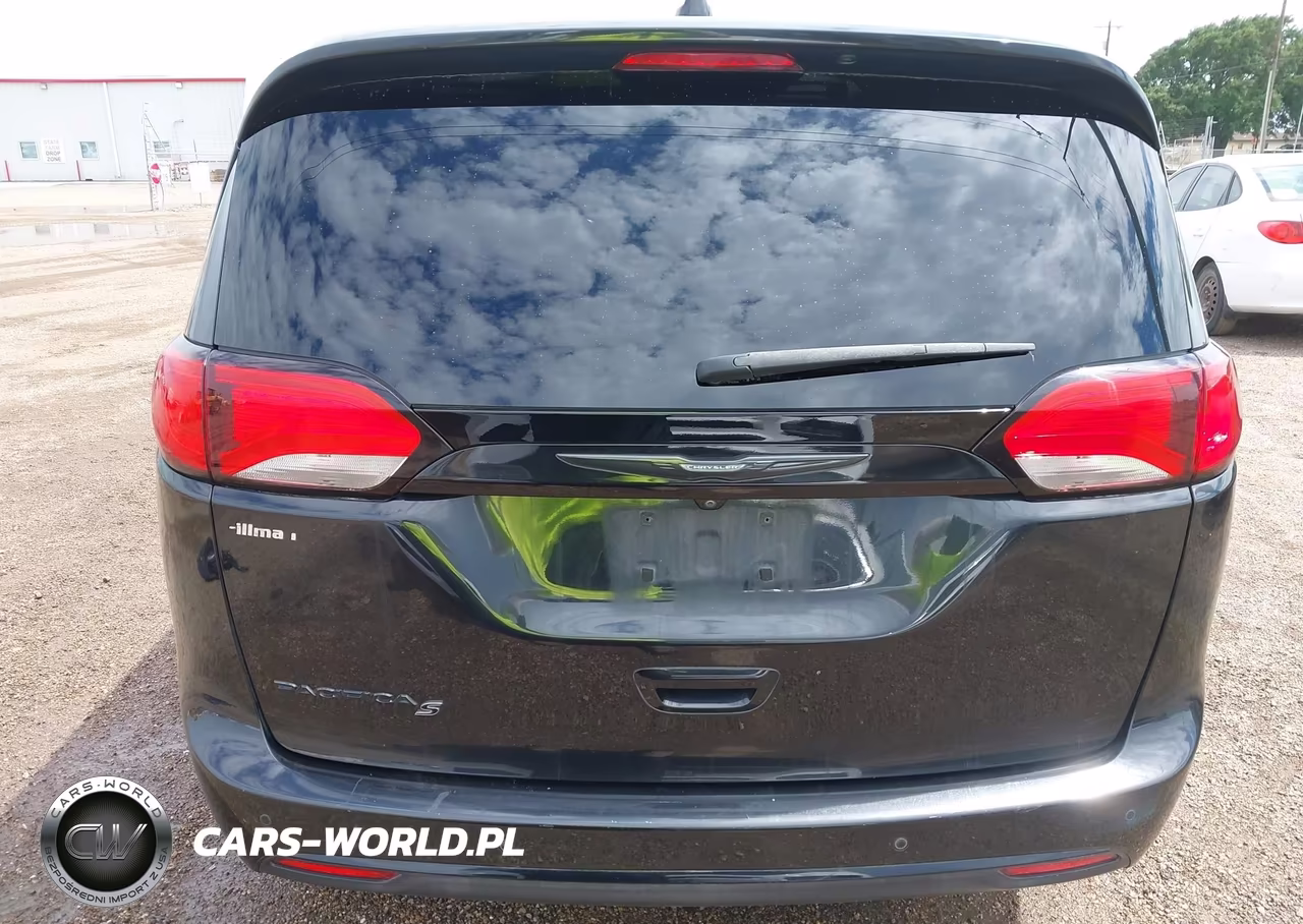 2019 Chrysler Pacifica Touring Plus VIN:2C4RC1FG2KR593457 - 16