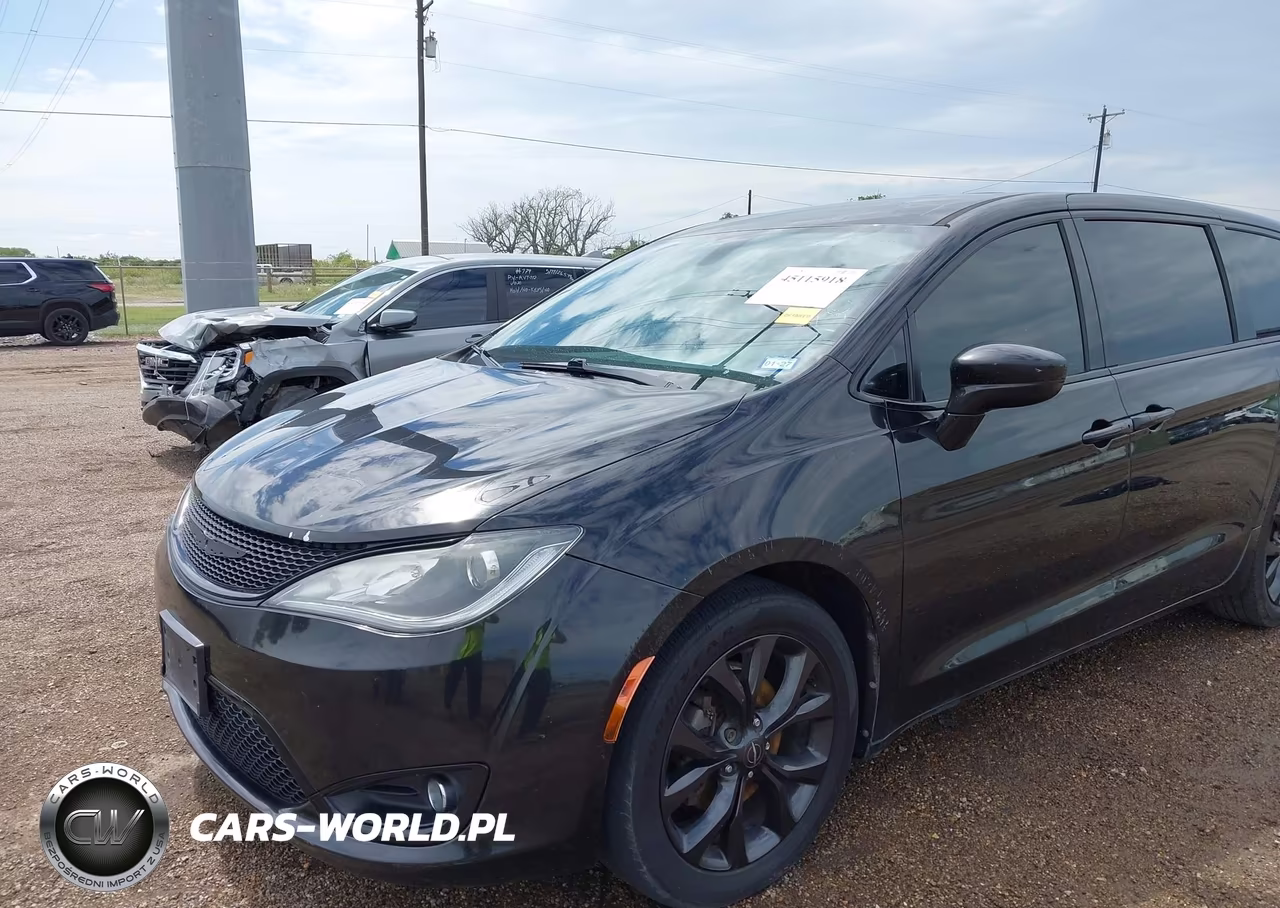 2019 Chrysler Pacifica Touring Plus VIN:2C4RC1FG2KR593457 - 6