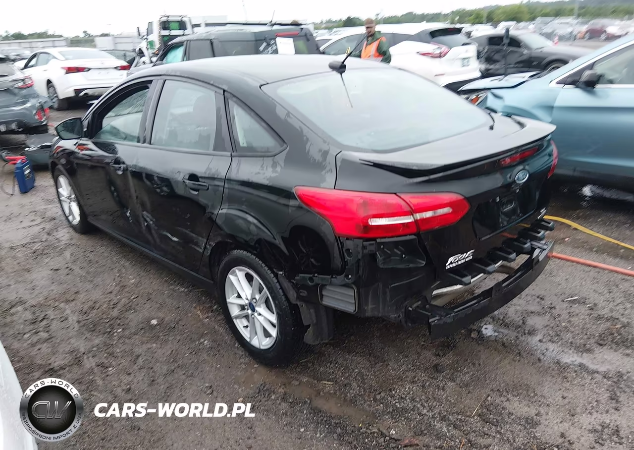 2016 Ford Focus Se VIN:1FADP3F22GL208614 - 3
