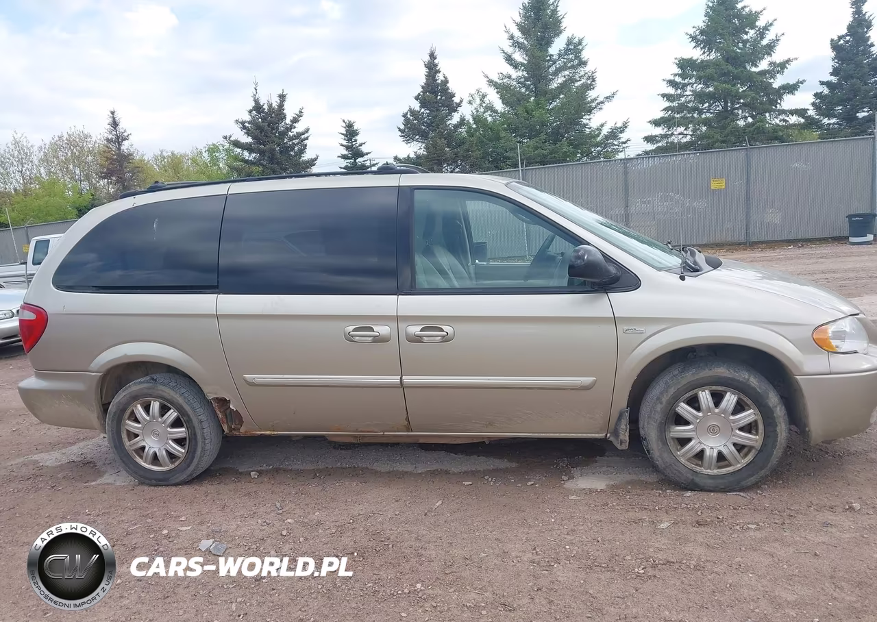 2005 Chrysler Town & Country Touring VIN:2C4GP54L65R284193 - 13