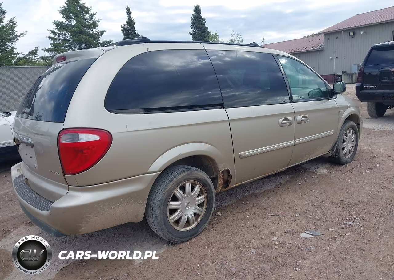 2005 Chrysler Town & Country Touring VIN:2C4GP54L65R284193 - 4