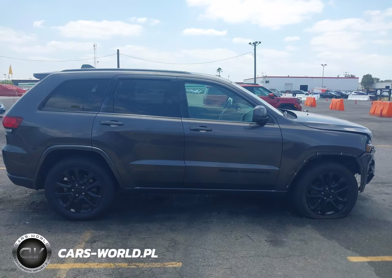 2020 Jeep Grand Cherokee Altitude 4X2 VIN:1C4RJEAG8LC370984 - 13