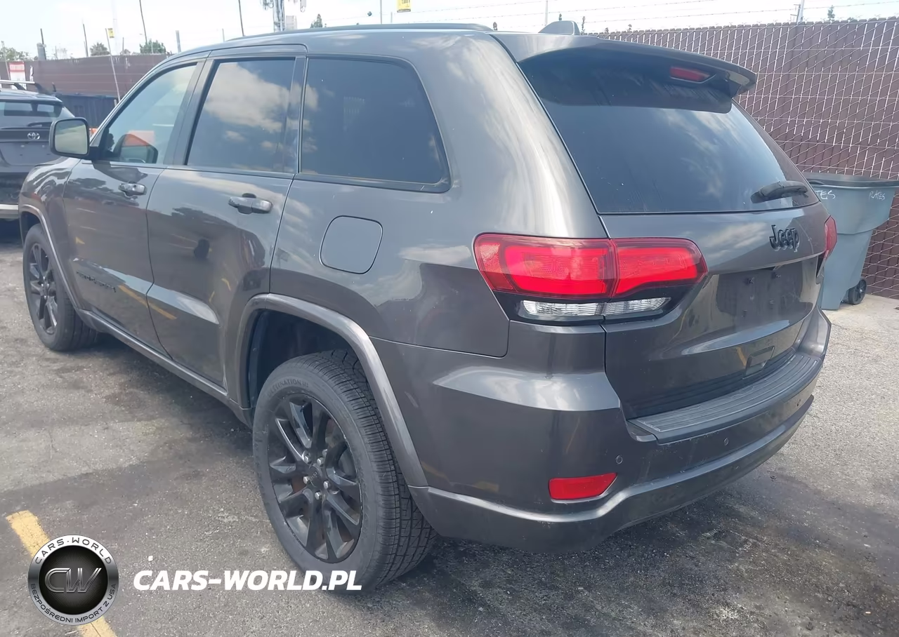 2020 Jeep Grand Cherokee Altitude 4X2 VIN:1C4RJEAG8LC370984 - 3