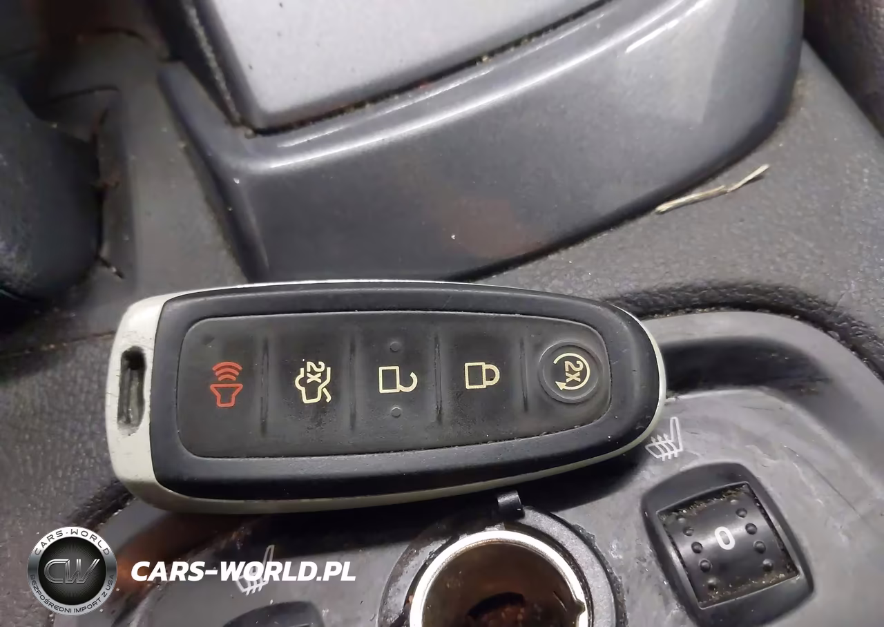 2013 Ford Focus Titanium VIN:1FADP3N21DL184268 - 11