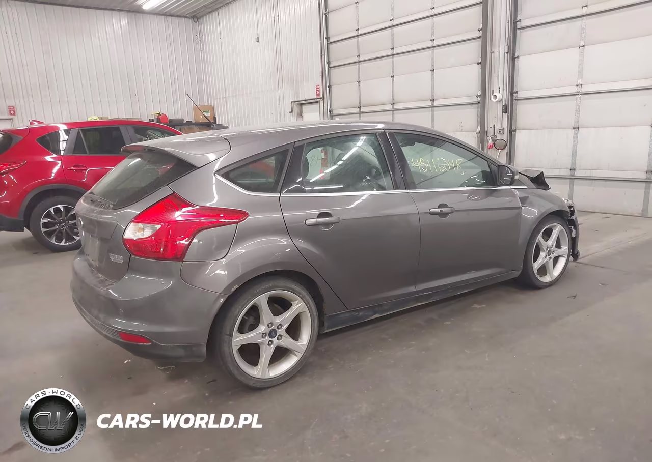 2013 Ford Focus Titanium VIN:1FADP3N21DL184268 - 4