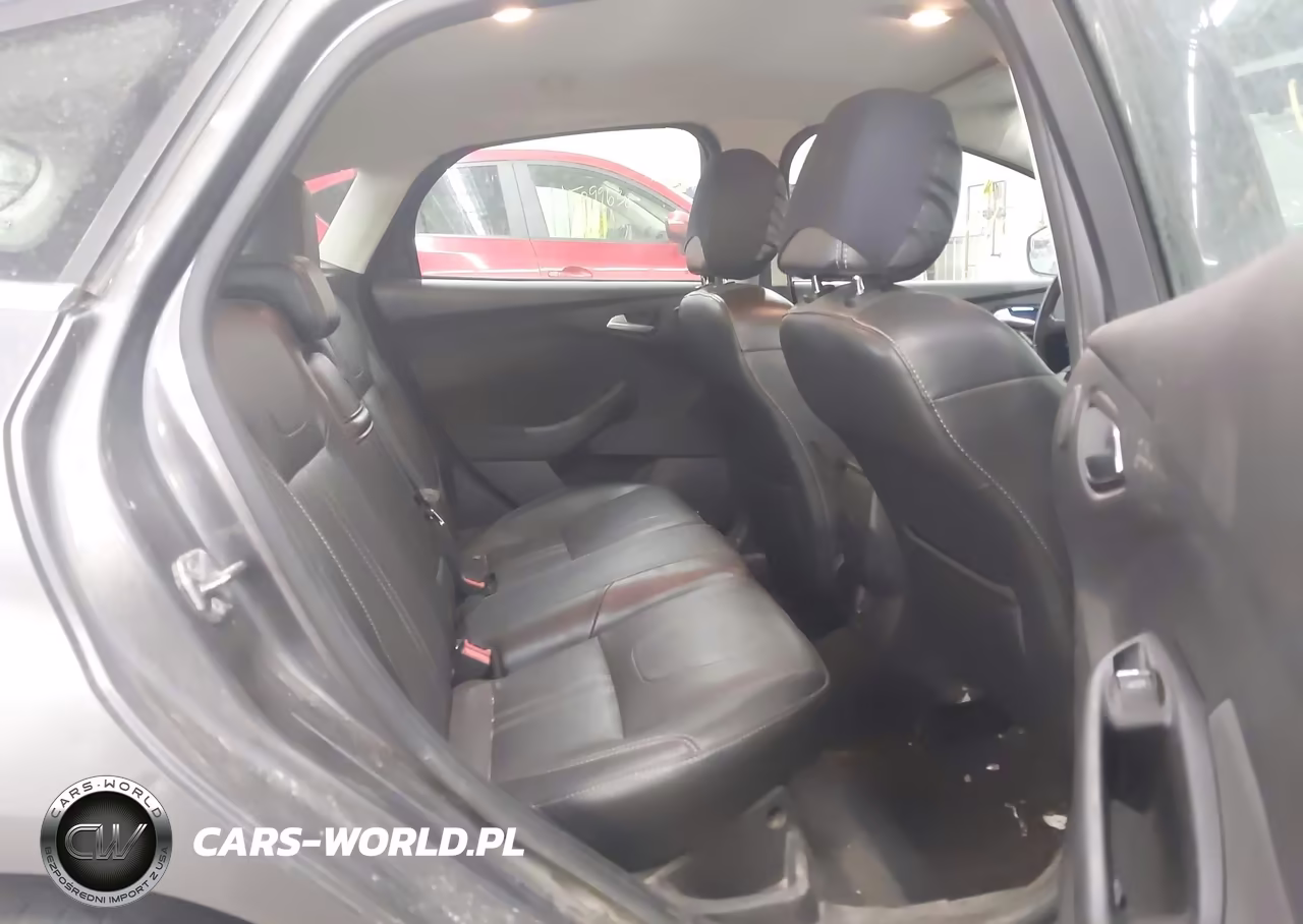 2013 Ford Focus Titanium VIN:1FADP3N21DL184268 - 8