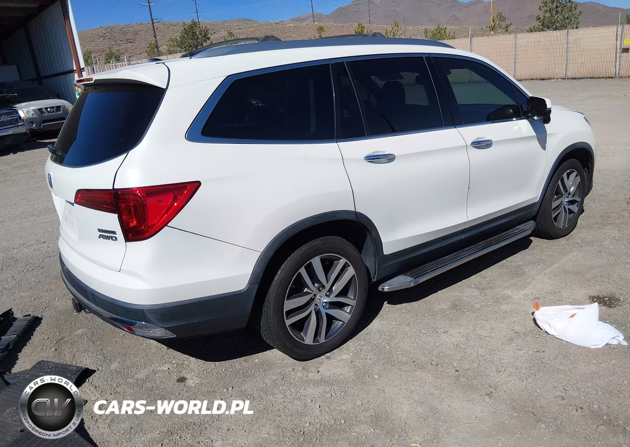 2017 Honda Pilot Touring VIN:5FNYF6H91HB076430 - 4