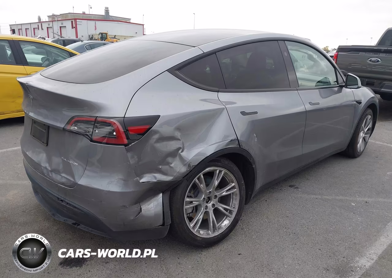 2024 Tesla Model Y Long Range Dual Motor All-Wheel Drive VIN:7SAYGDEE7RA284610 - 4