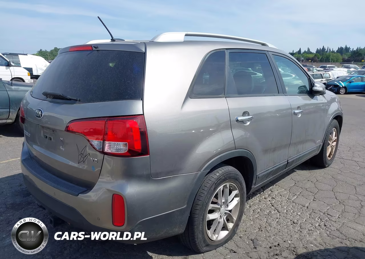 2015 Kia Sorento Lx V6 VIN:5XYKTDA7XFG626077 - 4