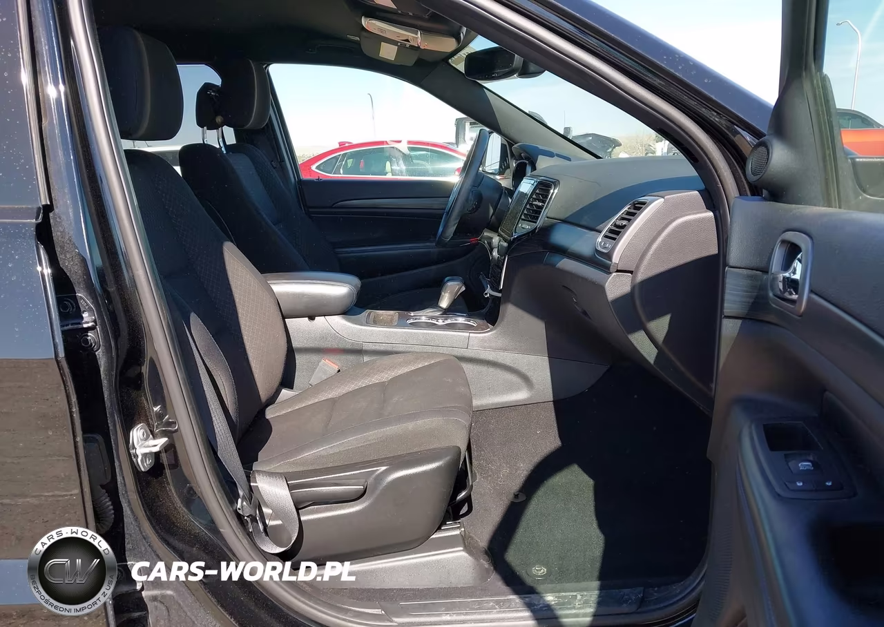 2019 Jeep Grand Cherokee Upland 4X2 VIN:1C4RJEAG3KC763242 - 5