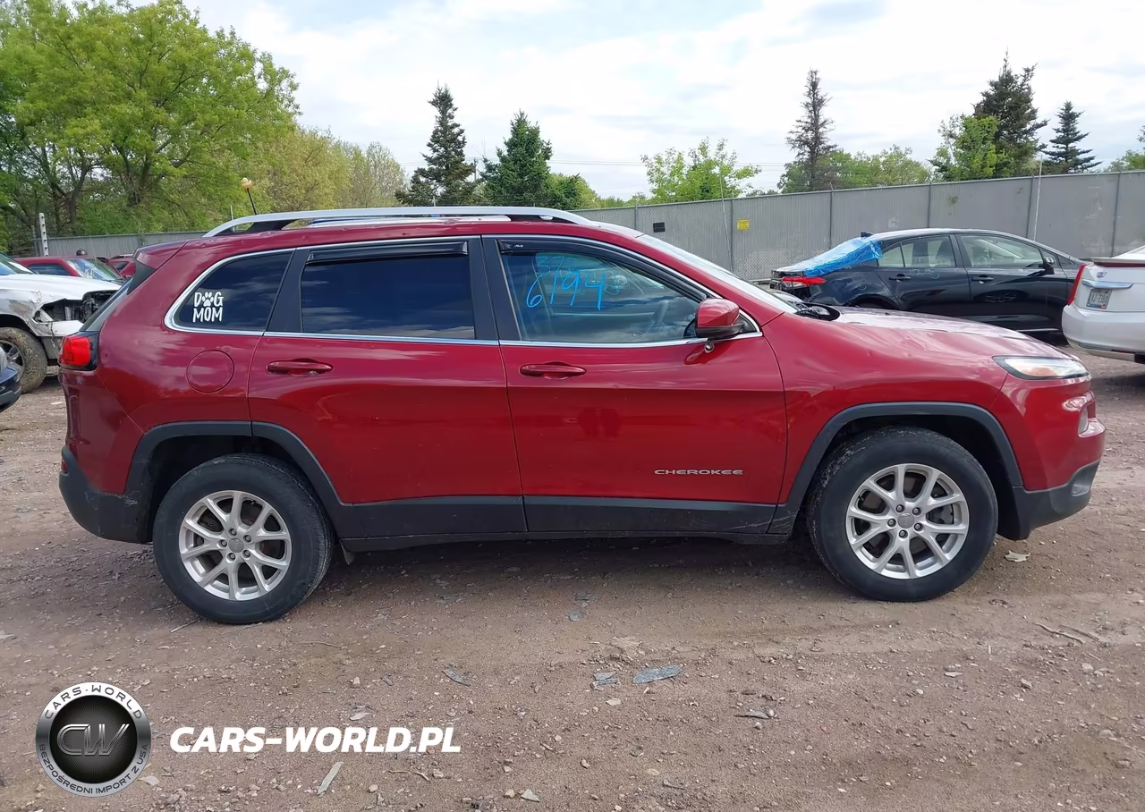 2017 Jeep Cherokee Latitude 4X4 VIN:1C4PJMCSXHW636188 - 13
