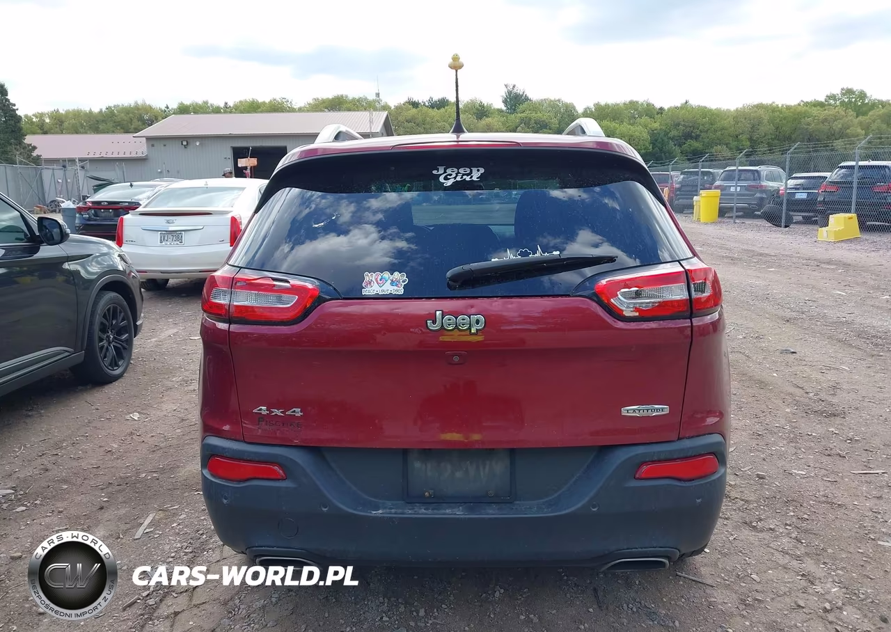 2017 Jeep Cherokee Latitude 4X4 VIN:1C4PJMCSXHW636188 - 16