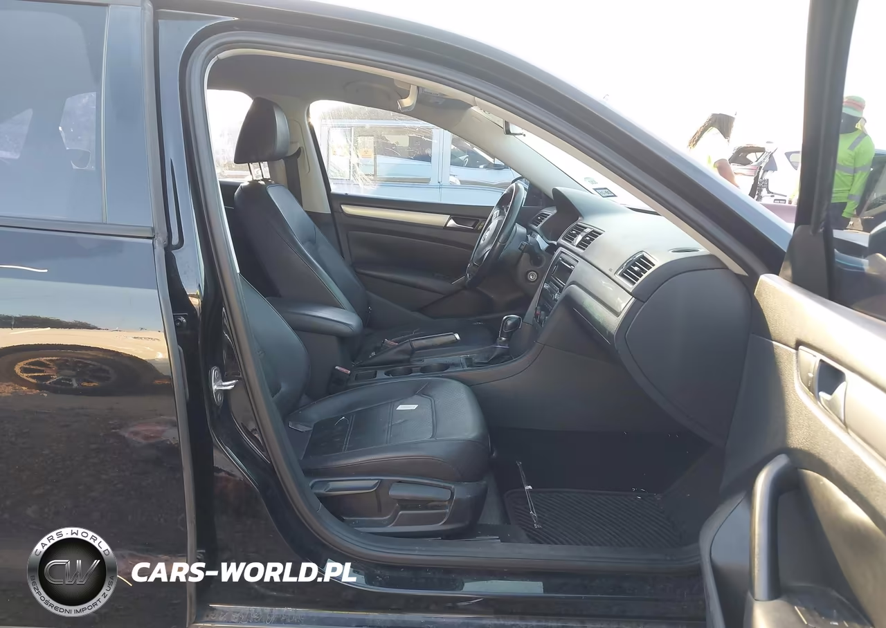 2015 Volkswagen Passat 1.8T Wolfsburg Edition VIN:1VWAT7A31FC035101 - 5