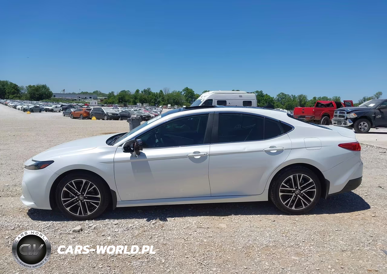 2025 Toyota Camry Xle VIN:4T1DAACK3SU597220 - 14