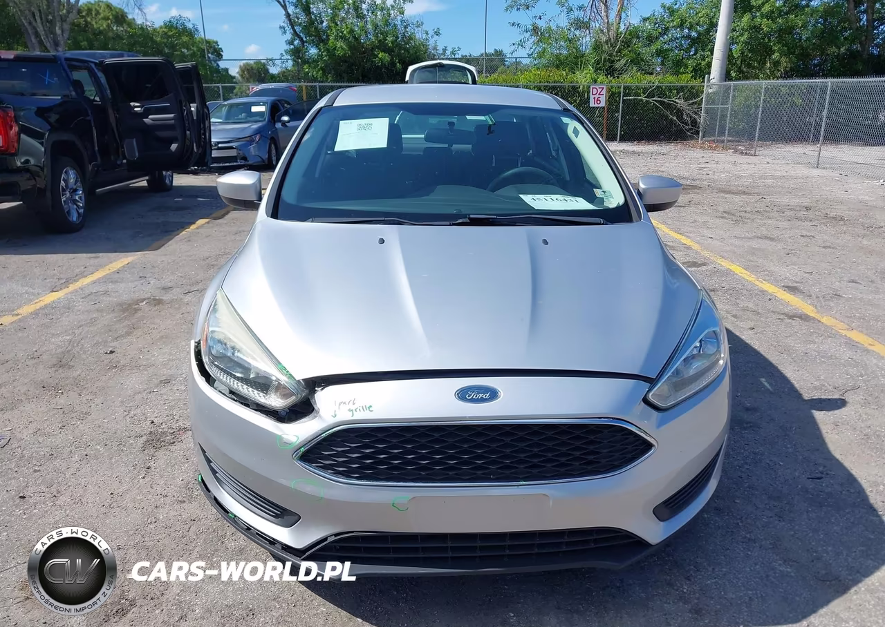 2018 Ford Focus Se VIN:1FADP3FEXJL308106 - 12