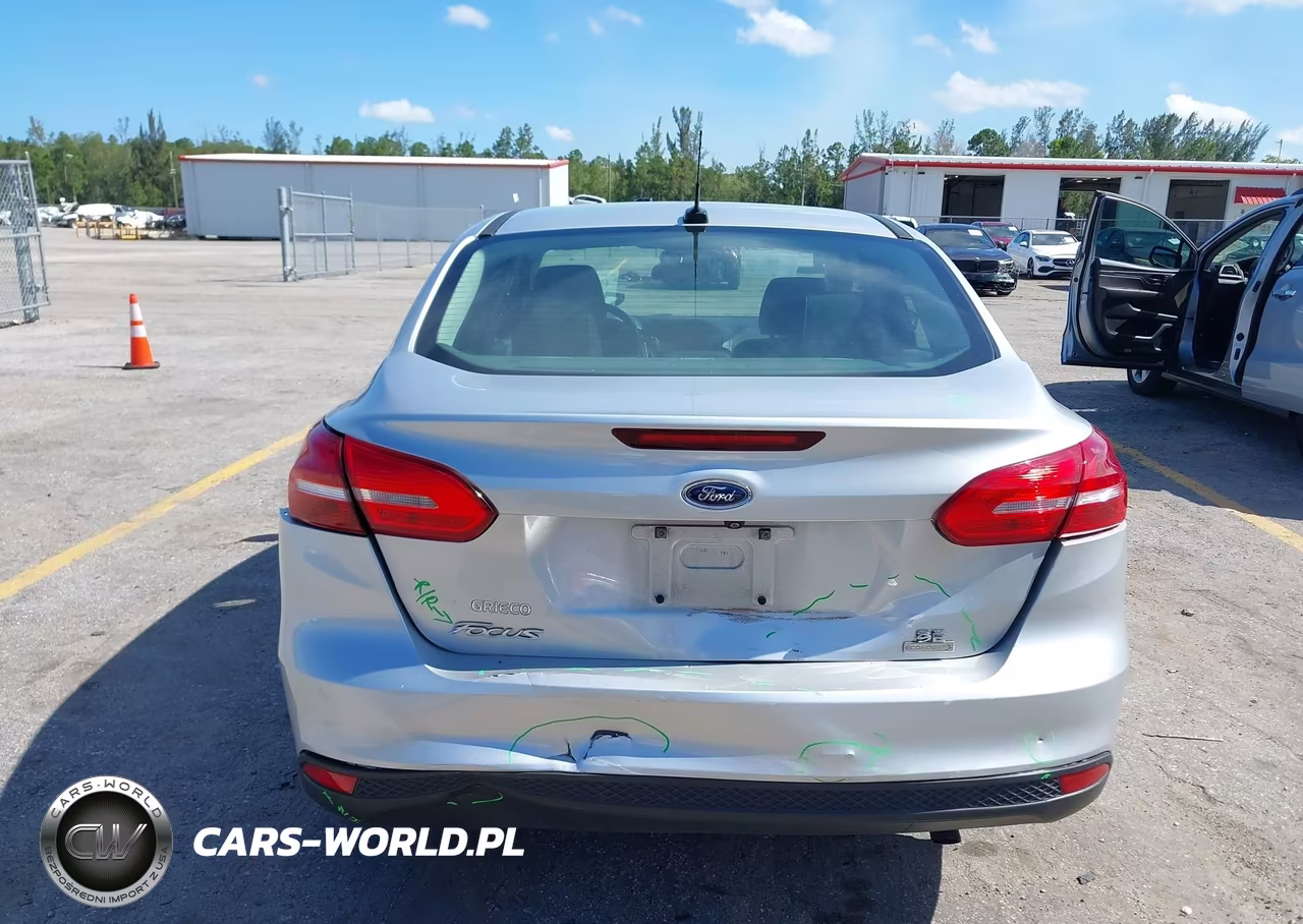 2018 Ford Focus Se VIN:1FADP3FEXJL308106 - 16