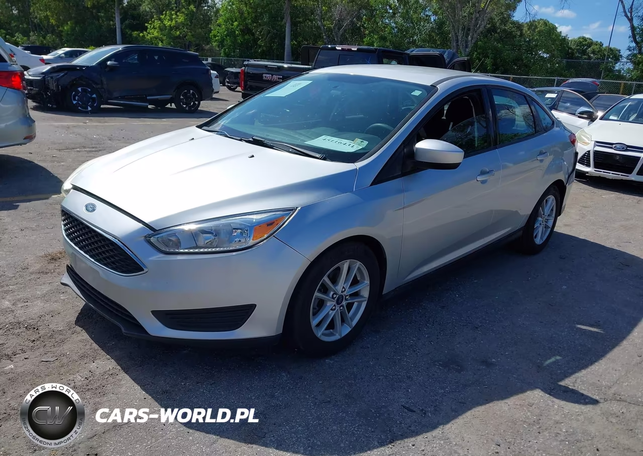 2018 Ford Focus Se VIN:1FADP3FEXJL308106 - 2