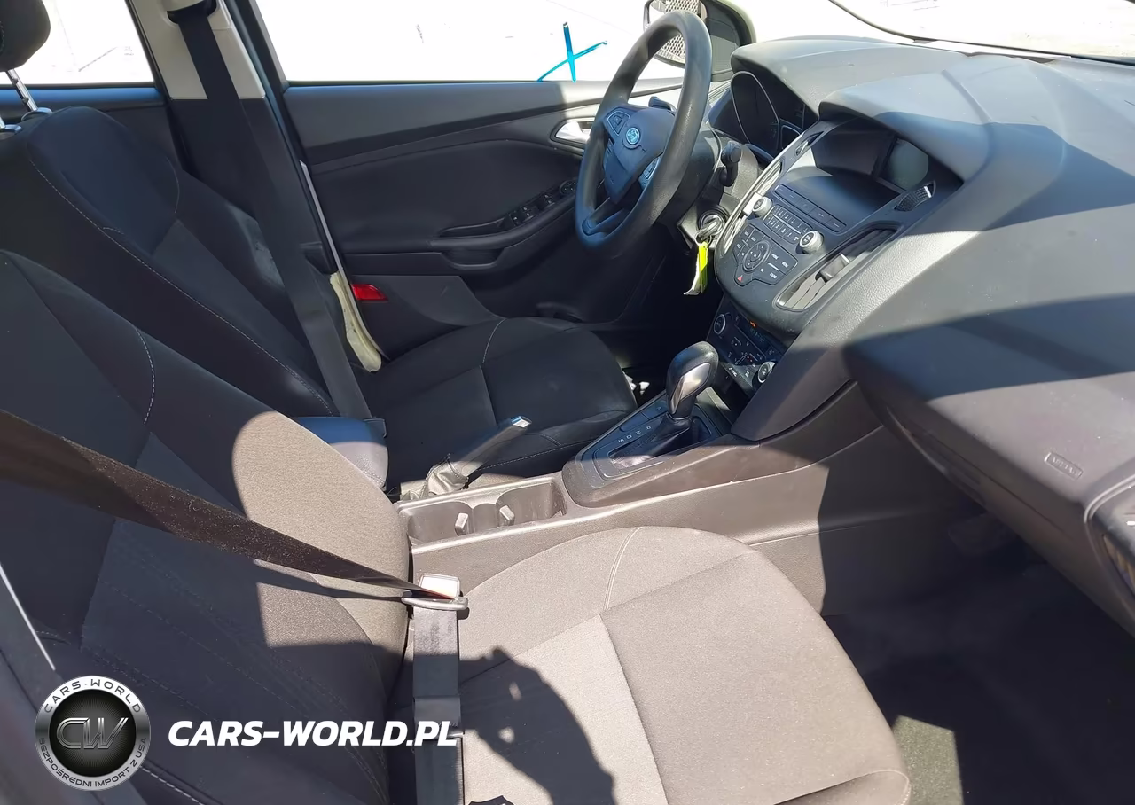2018 Ford Focus Se VIN:1FADP3FEXJL308106 - 5