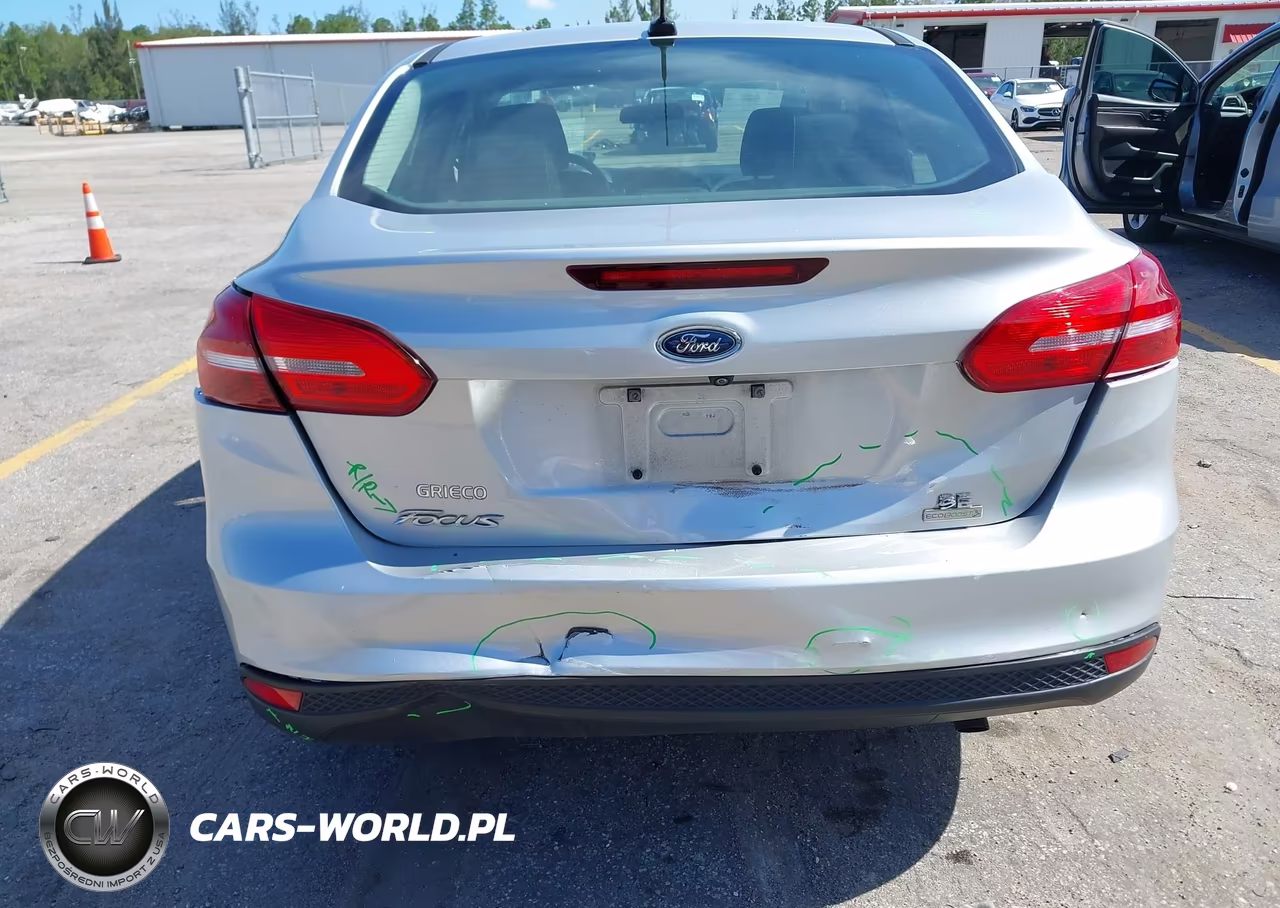 2018 Ford Focus Se VIN:1FADP3FEXJL308106 - 6