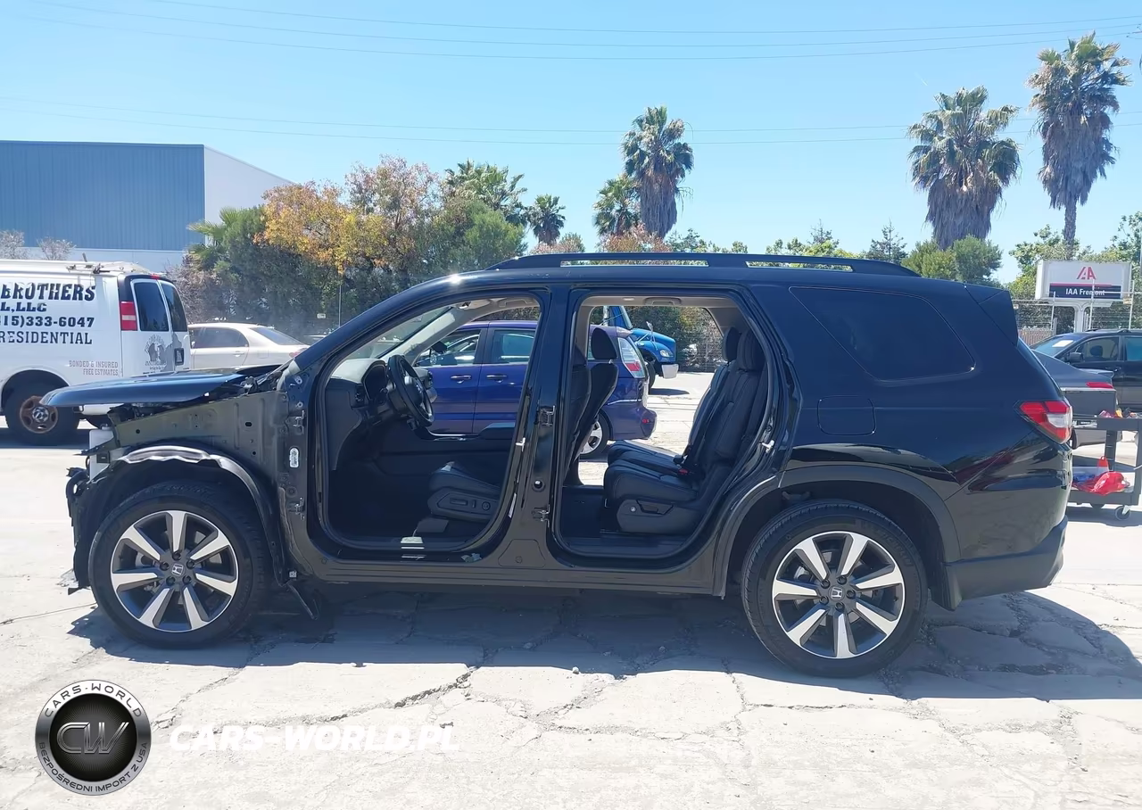 2025 Honda Pilot Touring VIN:5FNYG2H78SB014485 - 15