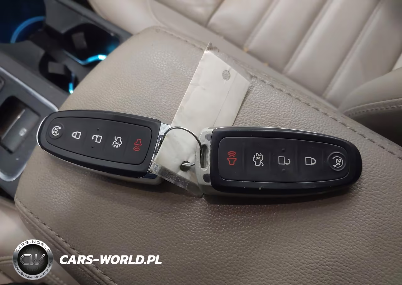 2018 Ford Escape Titanium VIN:1FMCU9J93JUB35949 - 11