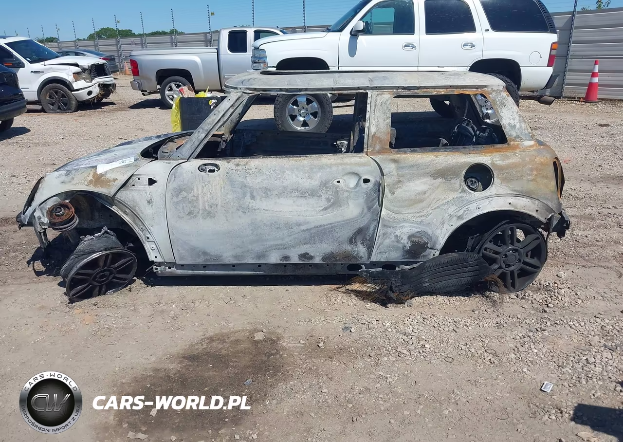 2008 Mini Cooper VIN:WMWMF33588TT63131 - 13
