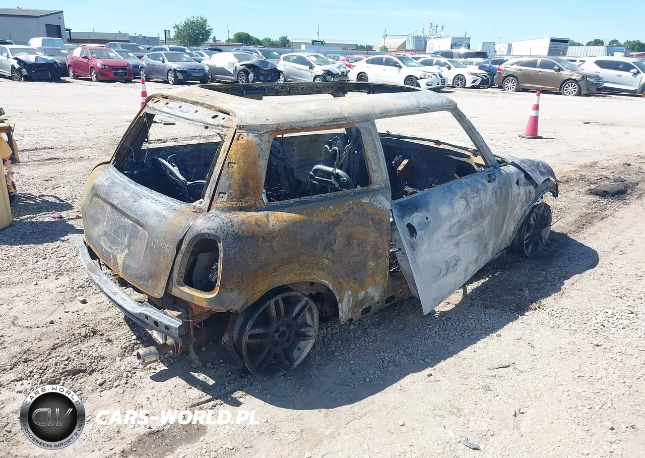 2008 Mini Cooper VIN:WMWMF33588TT63131 - 4