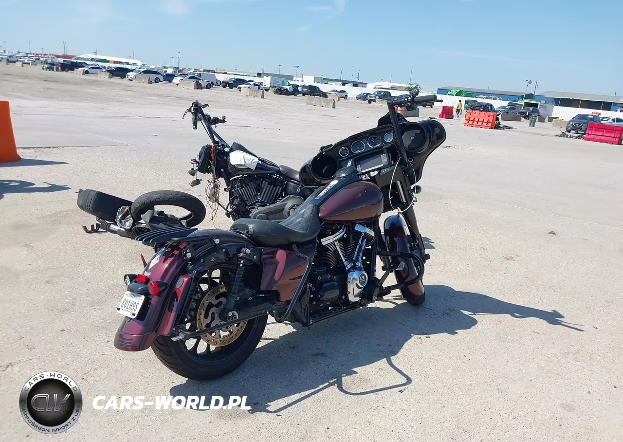 2018 Harley-Davidson Flhxs Street Glide Special VIN:1HD1KRC10JB650720 - 4