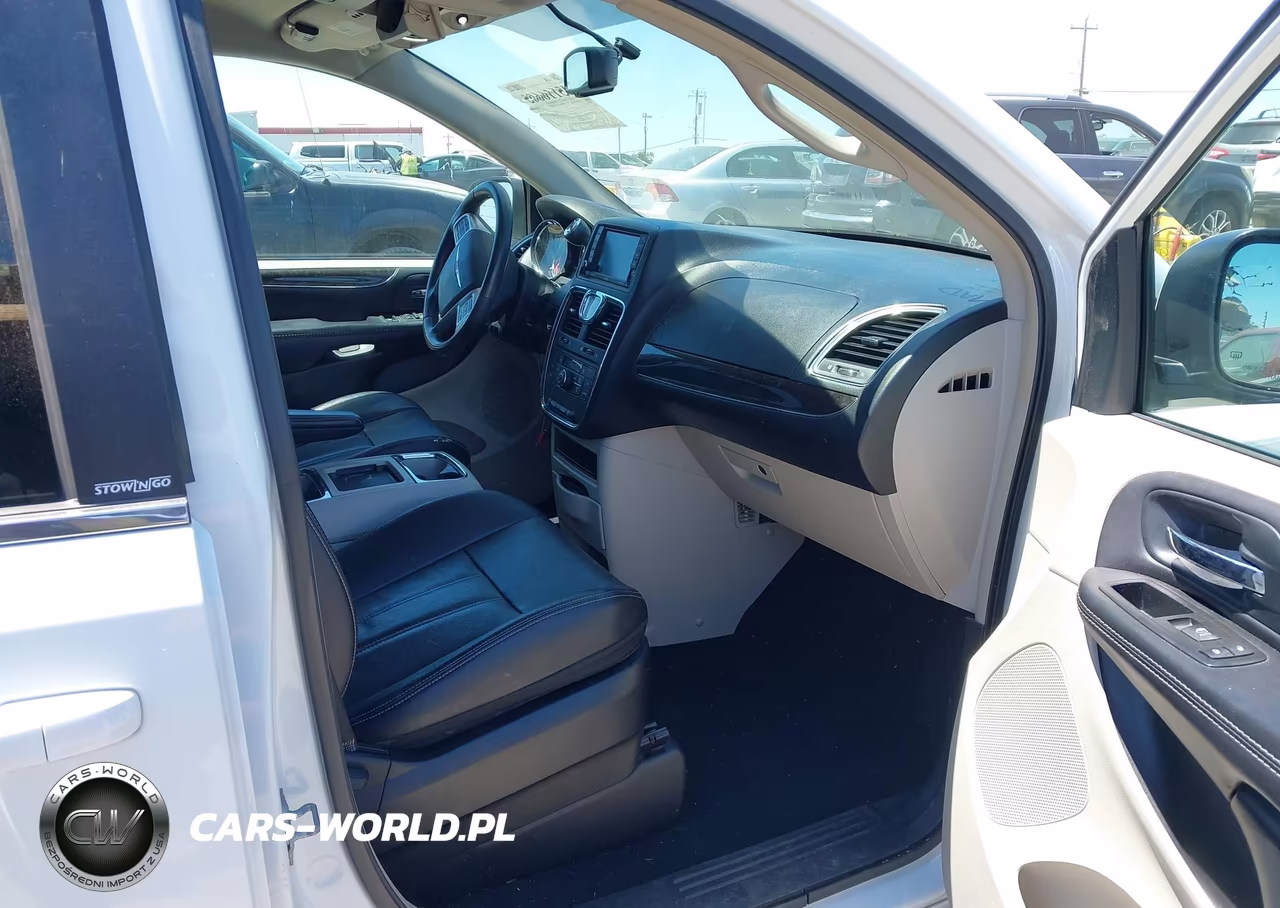 2014 Chrysler Town & Country Touring VIN:2C4RC1BG0ER325954 - 5
