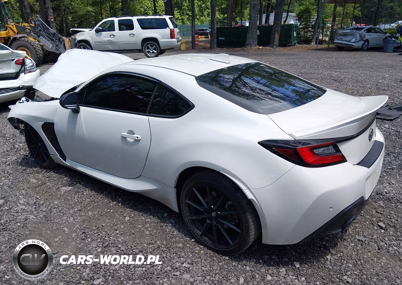 2025 Toyota Gr86 Premium VIN:JF1ZNBE10S8750224 - 3