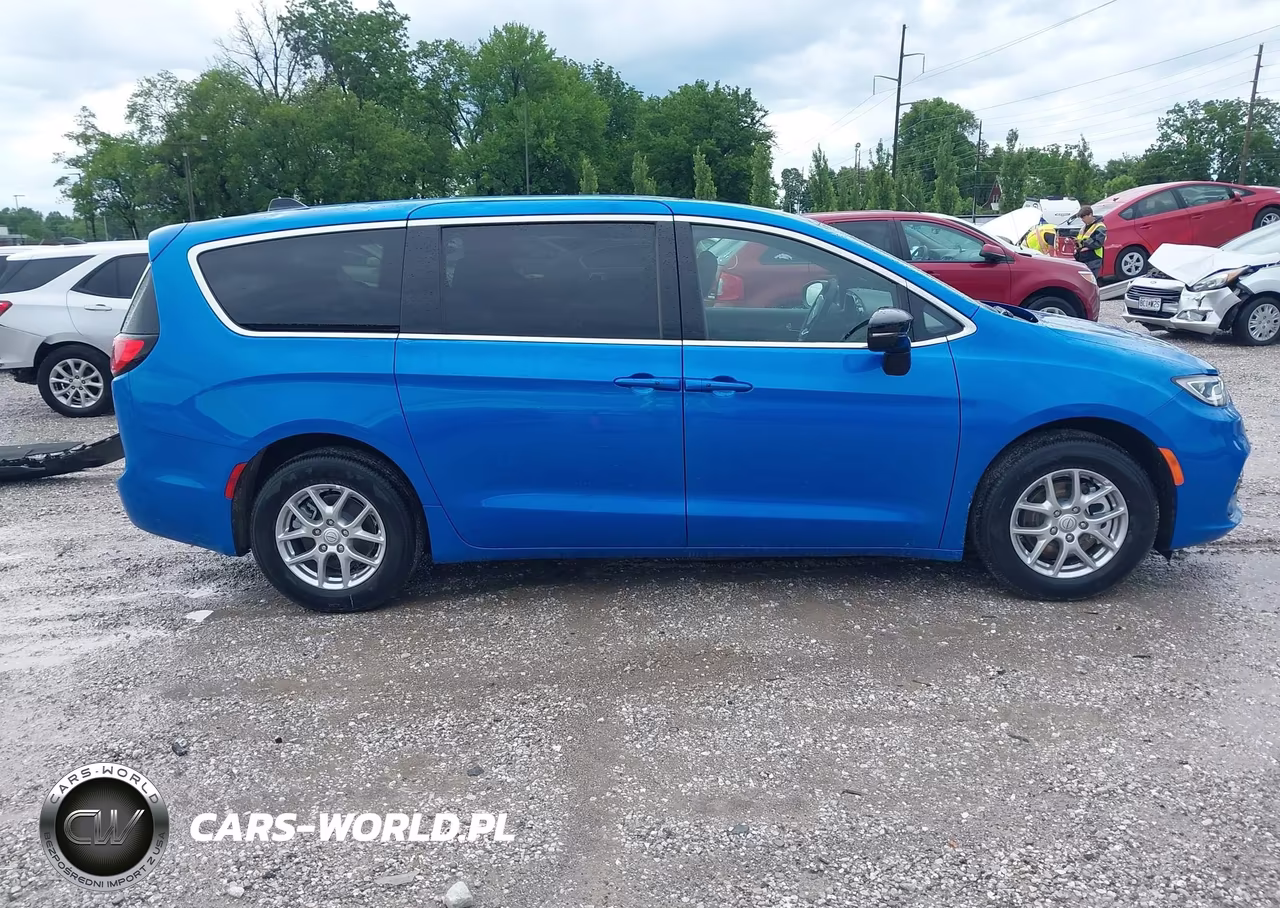 2026 Chrysler Pacifica Select VIN:2C4RC1BG1TR276597 - 13