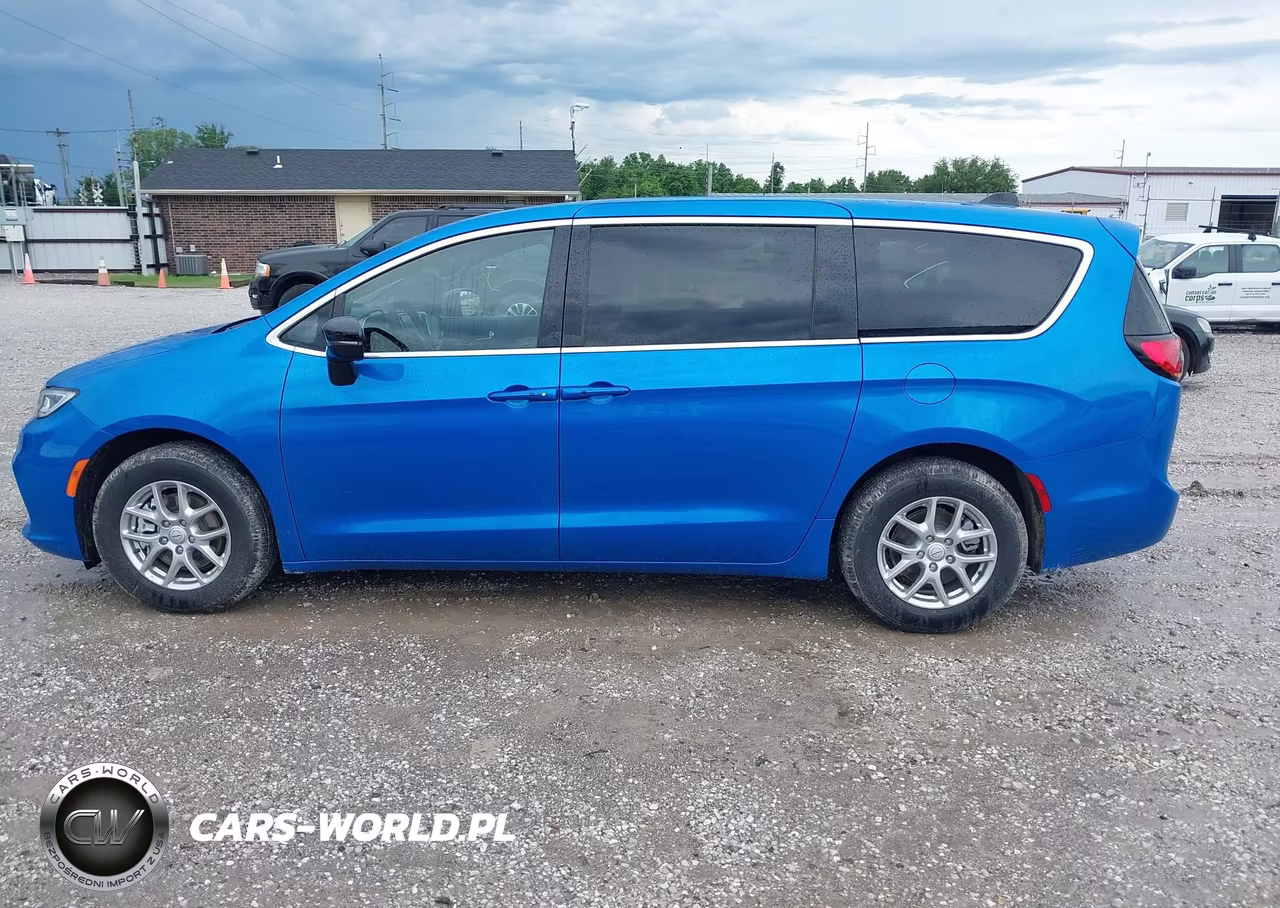 2026 Chrysler Pacifica Select VIN:2C4RC1BG1TR276597 - 14