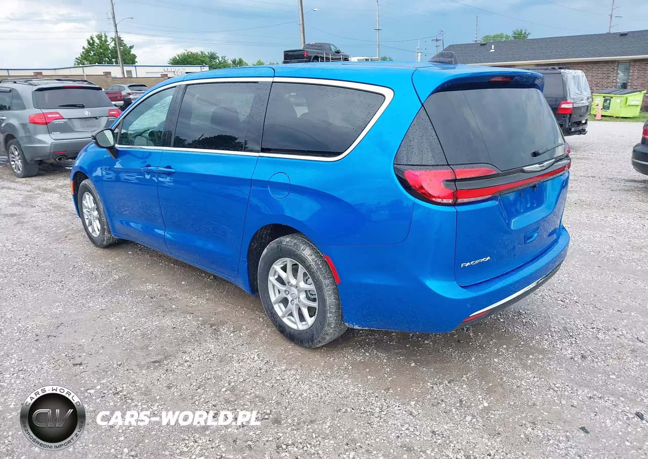 2026 Chrysler Pacifica Select VIN:2C4RC1BG1TR276597 - 3