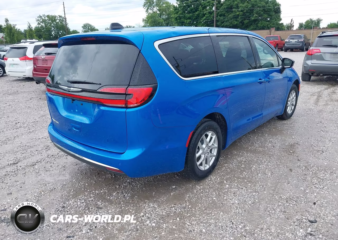 2026 Chrysler Pacifica Select VIN:2C4RC1BG1TR276597 - 4