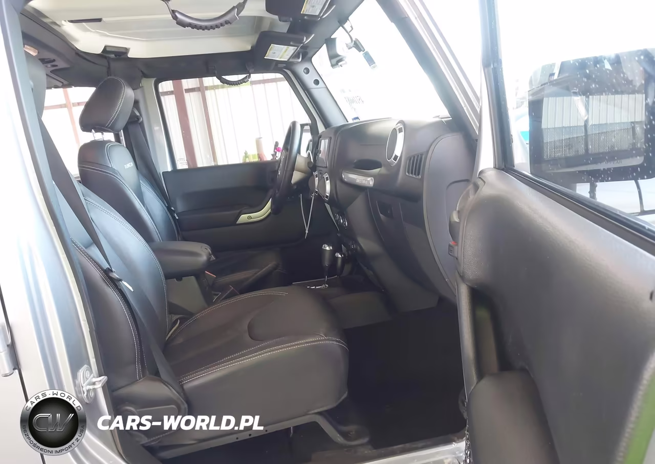 2015 Jeep Wrangler Unlimited Rubicon VIN:1C4BJWFGXFL684026 - 5