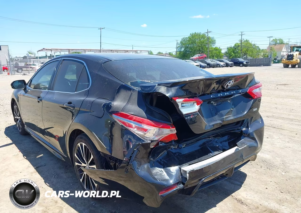 2018 Toyota Camry Se VIN:4T1B11HK4JU134825 - 17