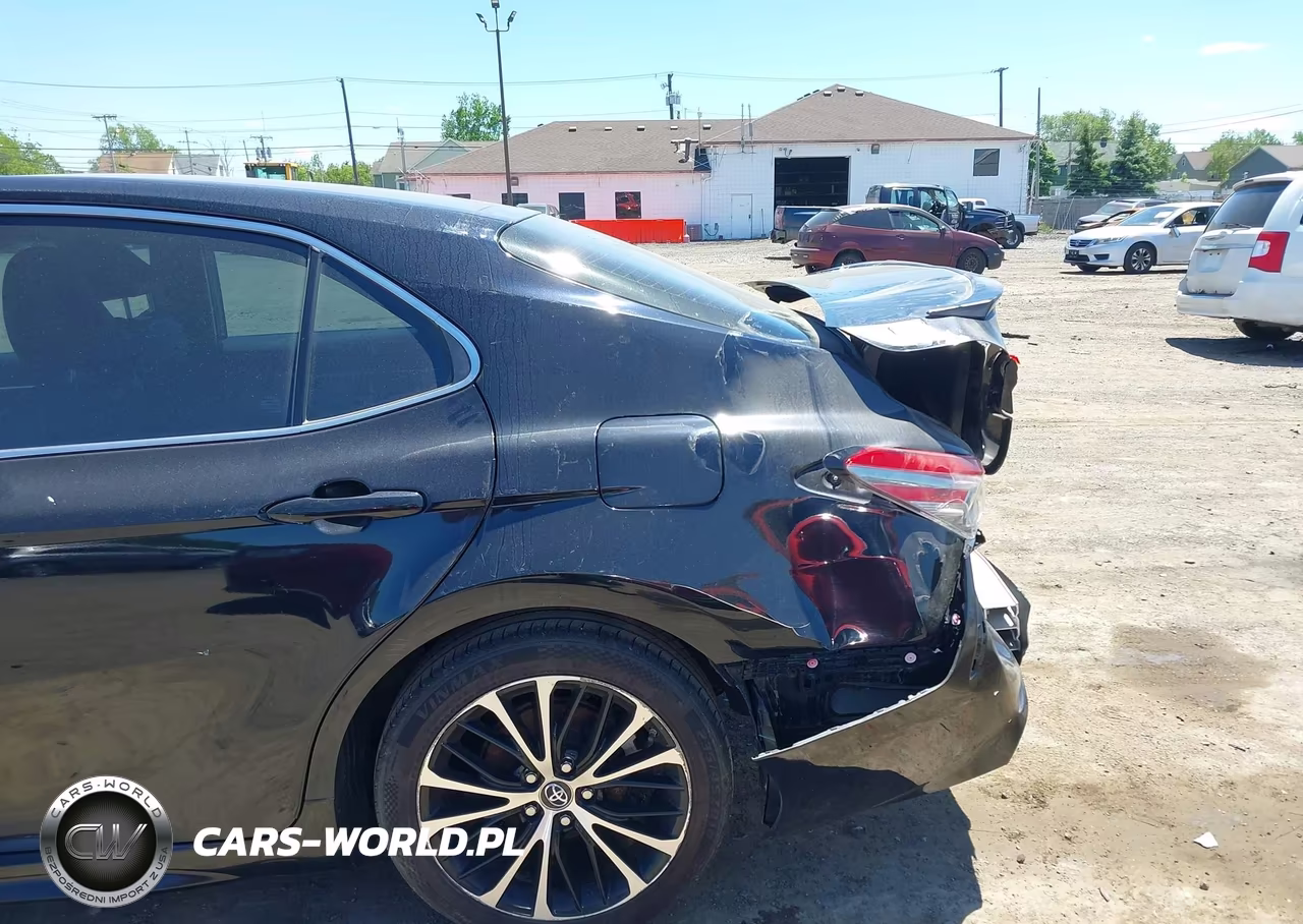 2018 Toyota Camry Se VIN:4T1B11HK4JU134825 - 18