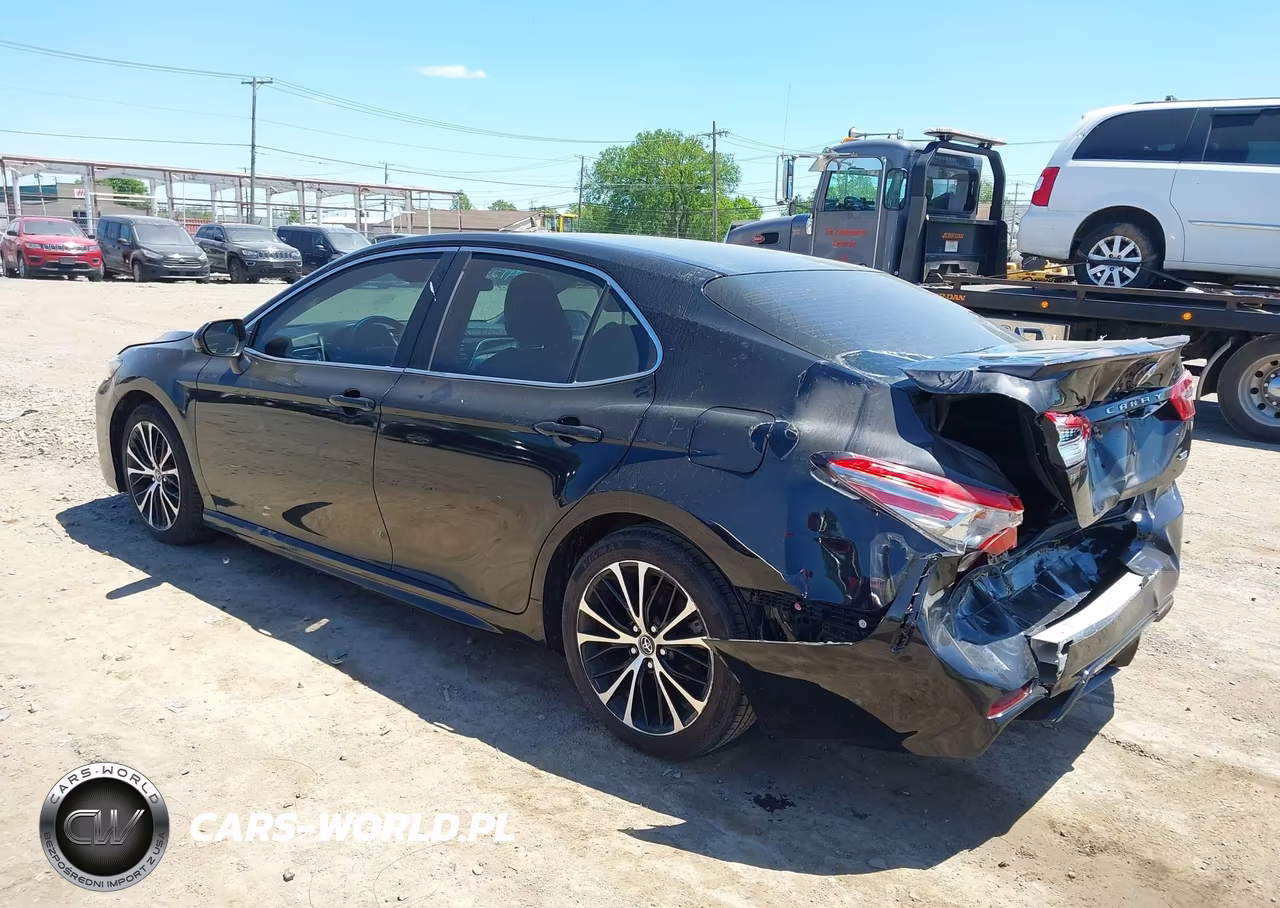2018 Toyota Camry Se VIN:4T1B11HK4JU134825 - 3