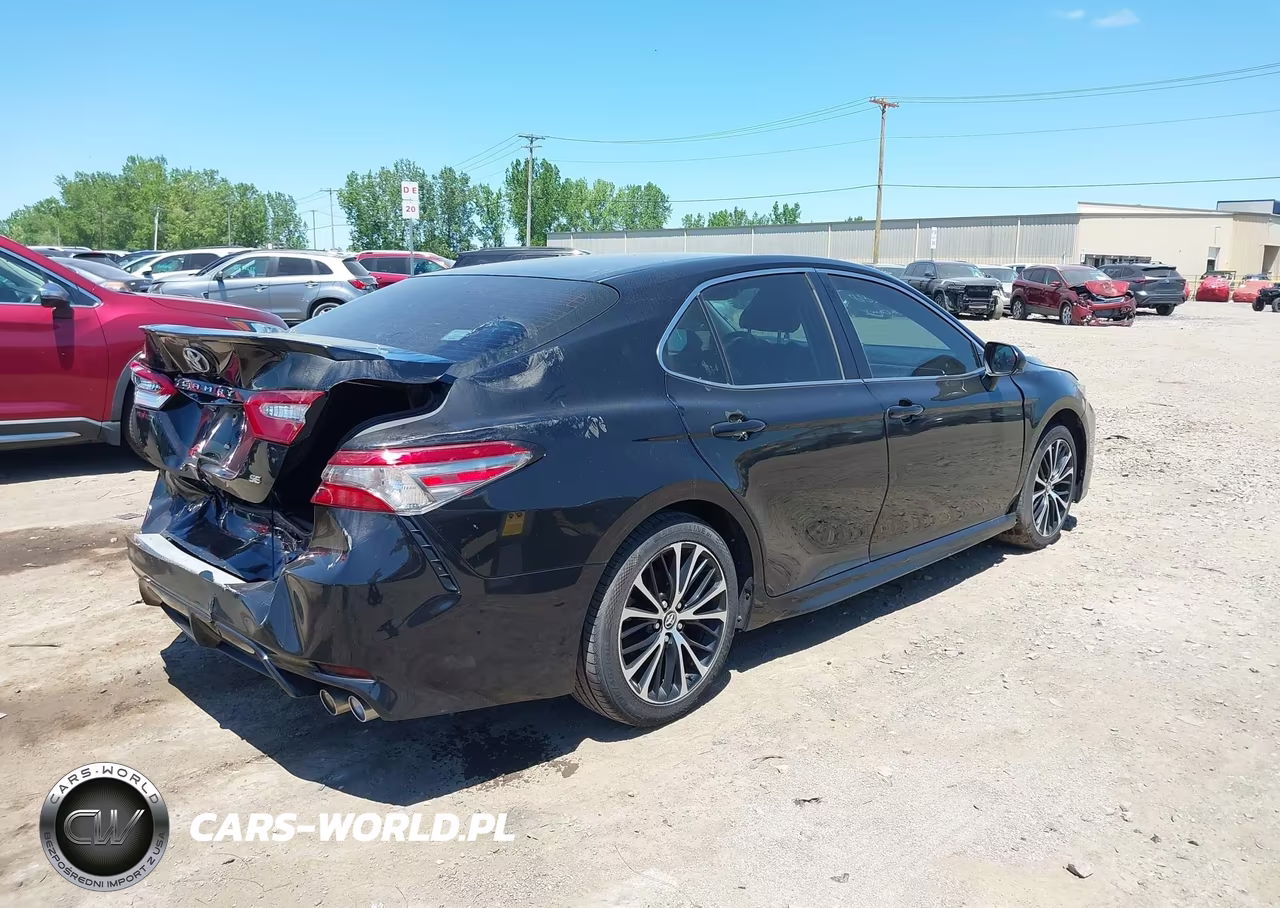 2018 Toyota Camry Se VIN:4T1B11HK4JU134825 - 4