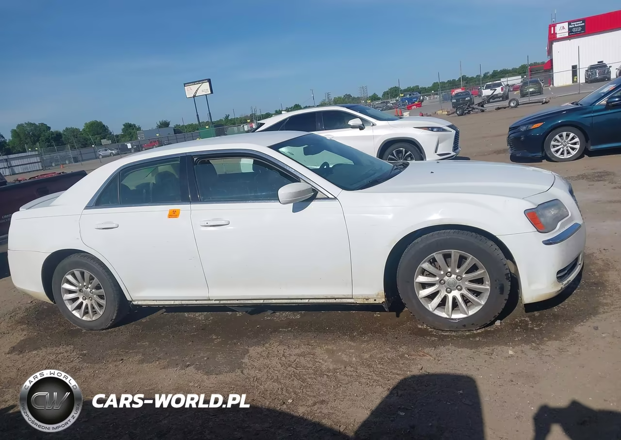 2014 Chrysler 300 VIN:2C3CCAAG3EH288643 - 13