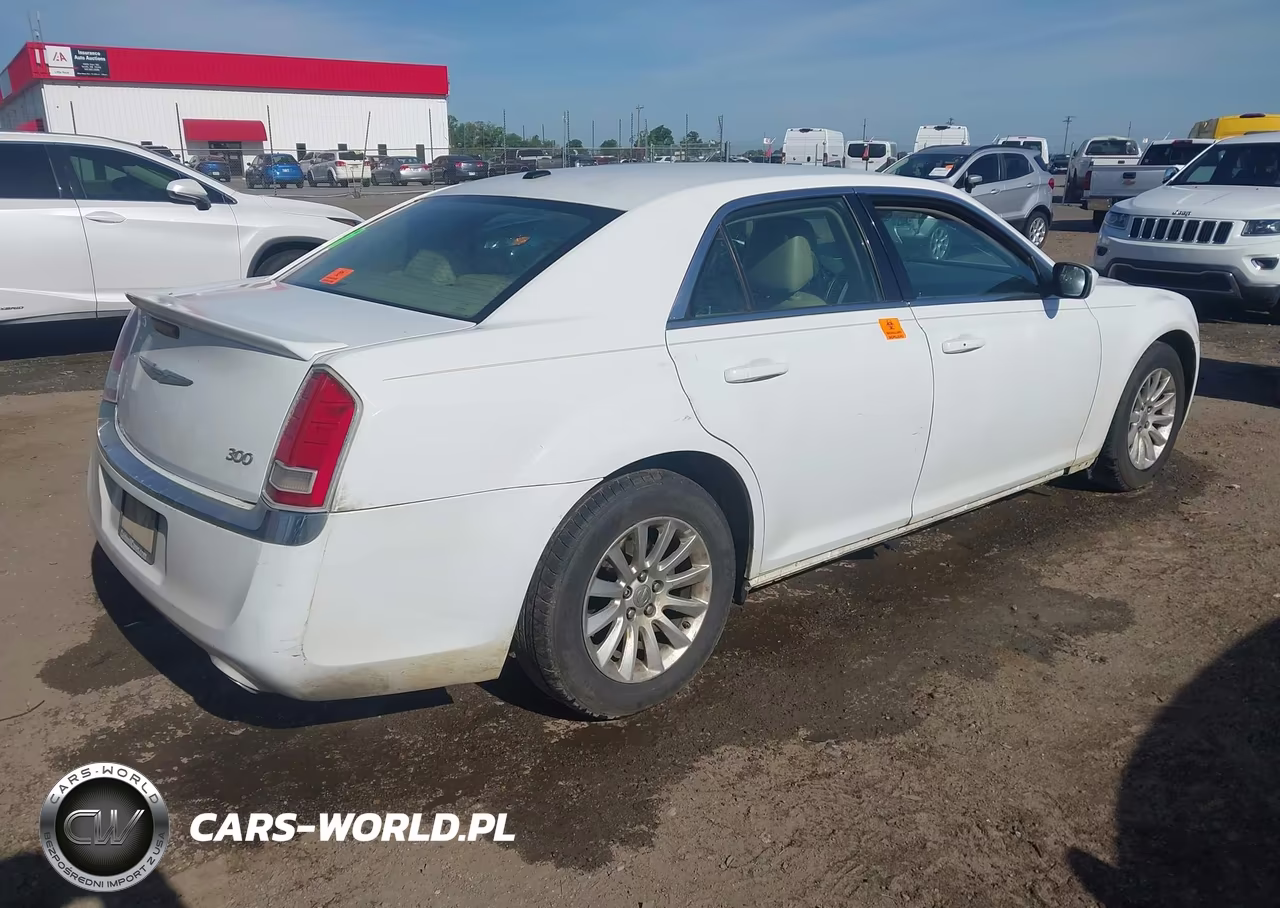 2014 Chrysler 300 VIN:2C3CCAAG3EH288643 - 4