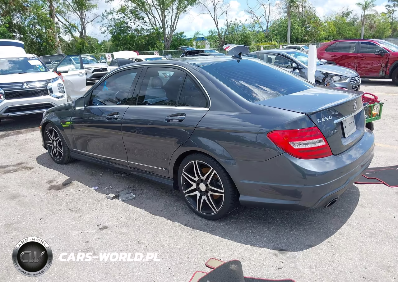 2013 Mercedes-Benz C 250 Sport VIN:WDDGF4HB6DR268794 - 3