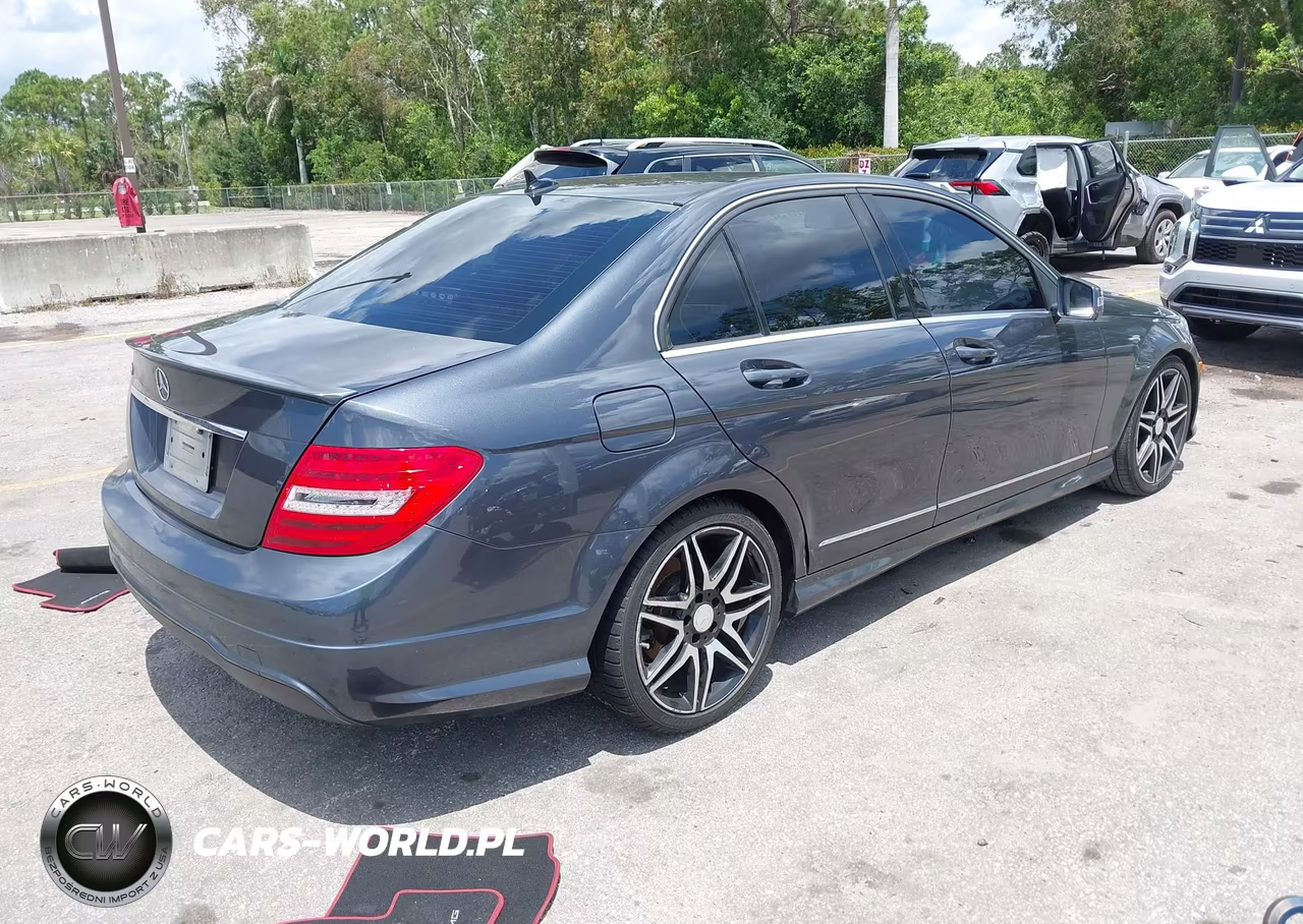 2013 Mercedes-Benz C 250 Sport VIN:WDDGF4HB6DR268794 - 4