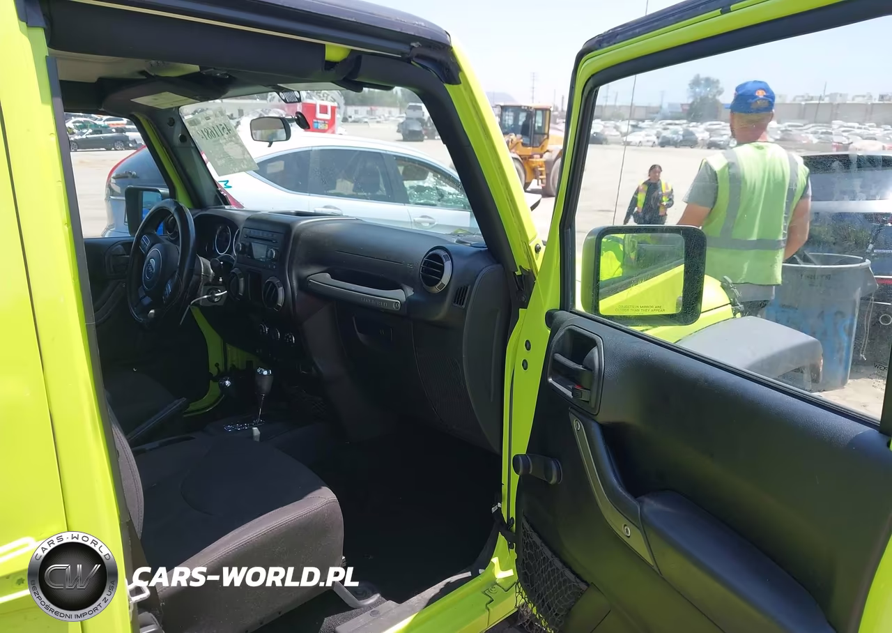 2017 Jeep Wrangler Unlimited Sport 4X4 VIN:1C4BJWDG9HL510566 - 5