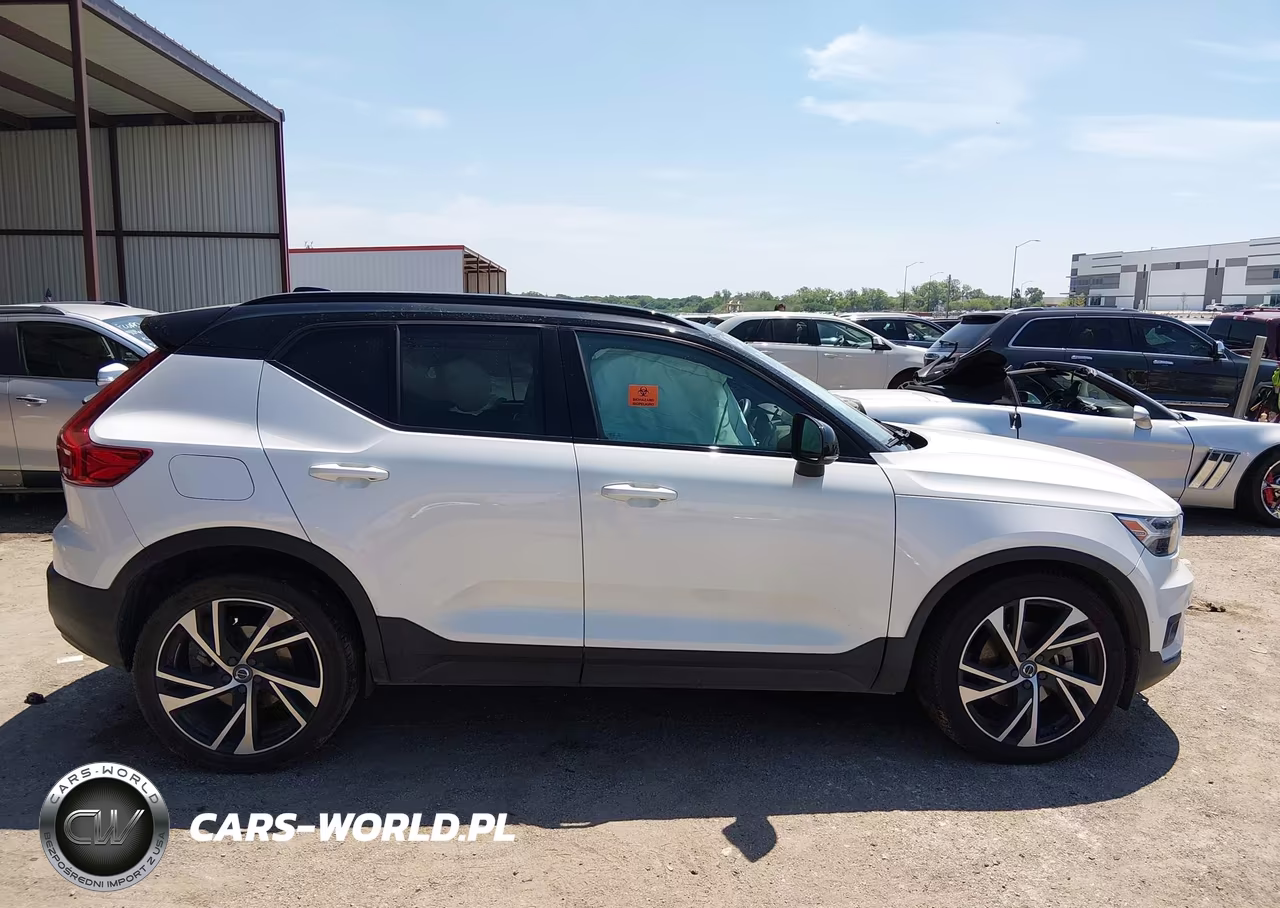 2022 Volvo Xc40 T5 R-Design VIN:YV4162UM6N2648625 - 13