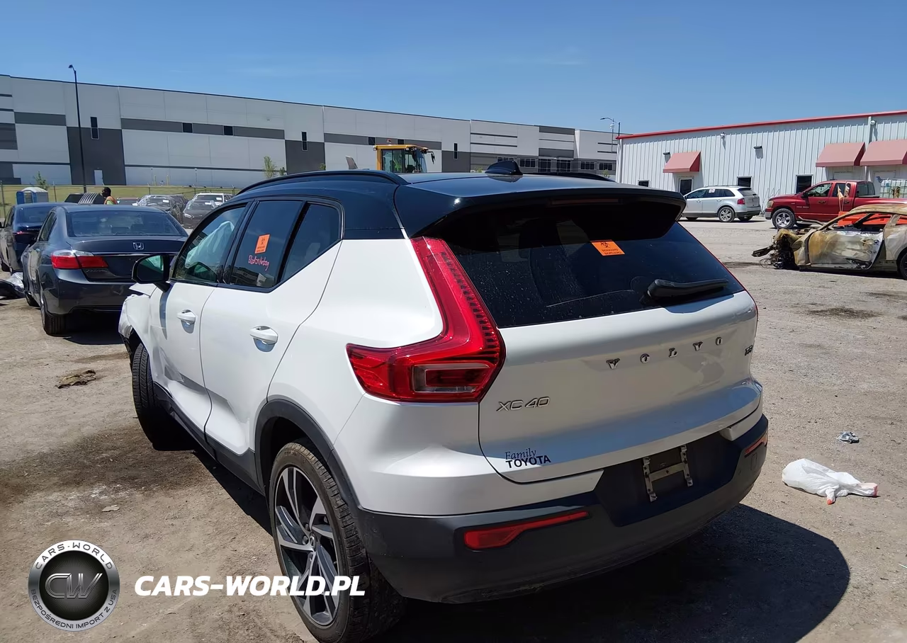 2022 Volvo Xc40 T5 R-Design VIN:YV4162UM6N2648625 - 3