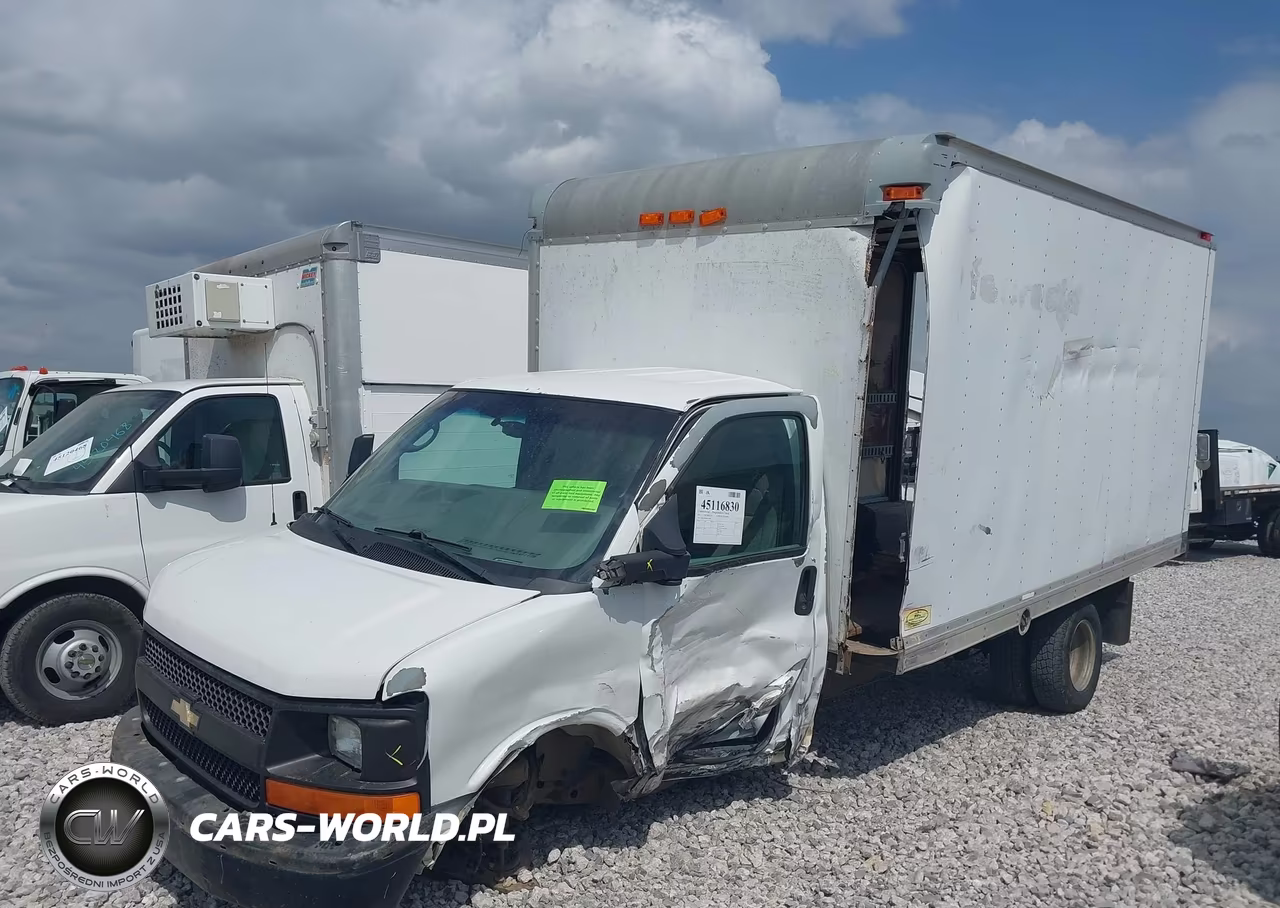 2011 Chevrolet Express Cutaway Work Van VIN:1GB3G3BG8B1115838 - 11