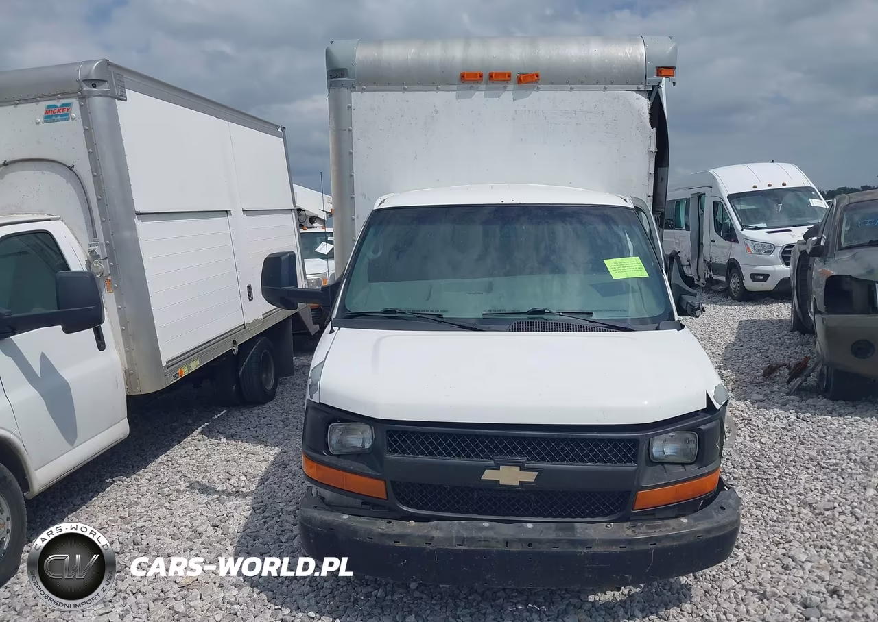 2011 Chevrolet Express Cutaway Work Van VIN:1GB3G3BG8B1115838 - 12